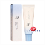 หลอดฟ้า Beauty of Joseon Relief Sun Aqua-fresh : Rice + B5 SPF50+ PA++++ 50mL ครีมกันแดดเนื้อบางเบา ไม่มัน ซึมไว ไม่เป็นคราบ ลมีส่วนผสมของน้ำรำข้าว และแพนทีนอลหรือวิตามินบี 5 ช่วยให้ผิวชุ่มชื้น และปกป้องผิวจากรังสียูวี ให้ผิวสดชื่น เปล่งปลั่ง ซึมซาบเร็ว ป