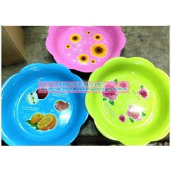 P06516 ถาดกลม ขอบหยัก สีหวาน พิมพ์ลาย ขาย 25 บาท (ราคาส่งต่อ 10 โหล: 120 ใบ:เฉลี่ย 200 บ/โหล)