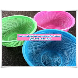 P06930 ตะแกรงเหลี่ยมเล็ก (กว้าง 29 ยาว 29 สูง 10.5 ซม)สีหวาน 517 (ราคาส่งต่อ 12 โหล: 144 ใบ:เฉลี่ย 132 บาทโหล)