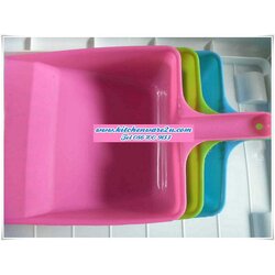 P09213 ที่โกยผงเล็กด้ามสั้นกลาง สีหวาน (ราคาส่งต่อ 12 โหล:144 อัน:เฉลี่ย 12 บ/อัน)