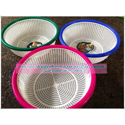 P00303 ตะแกรงกลมเคลือบ ขอบสี เส้นผ่าศูนย์กลาง 38 สูง 13 ซม No.960 Hi (ราคาส่งต่อ 4 โหล:48 ใบ:เฉลี่ย 60 บ/ใบ)
