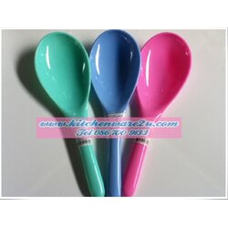 P03448 ทัพพีพลาสติก (6.9*21.5*3 cm) สีหวาน เกรดเอ ราคาต่อ 1 โหล : 12 อัน:เฉลี่ย 7 บ/อัน