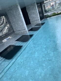 หินปูสระว่ายน้ำ ขนาด20*20CM หินอ่อนขาวเทาลายเมฆ (PWS)