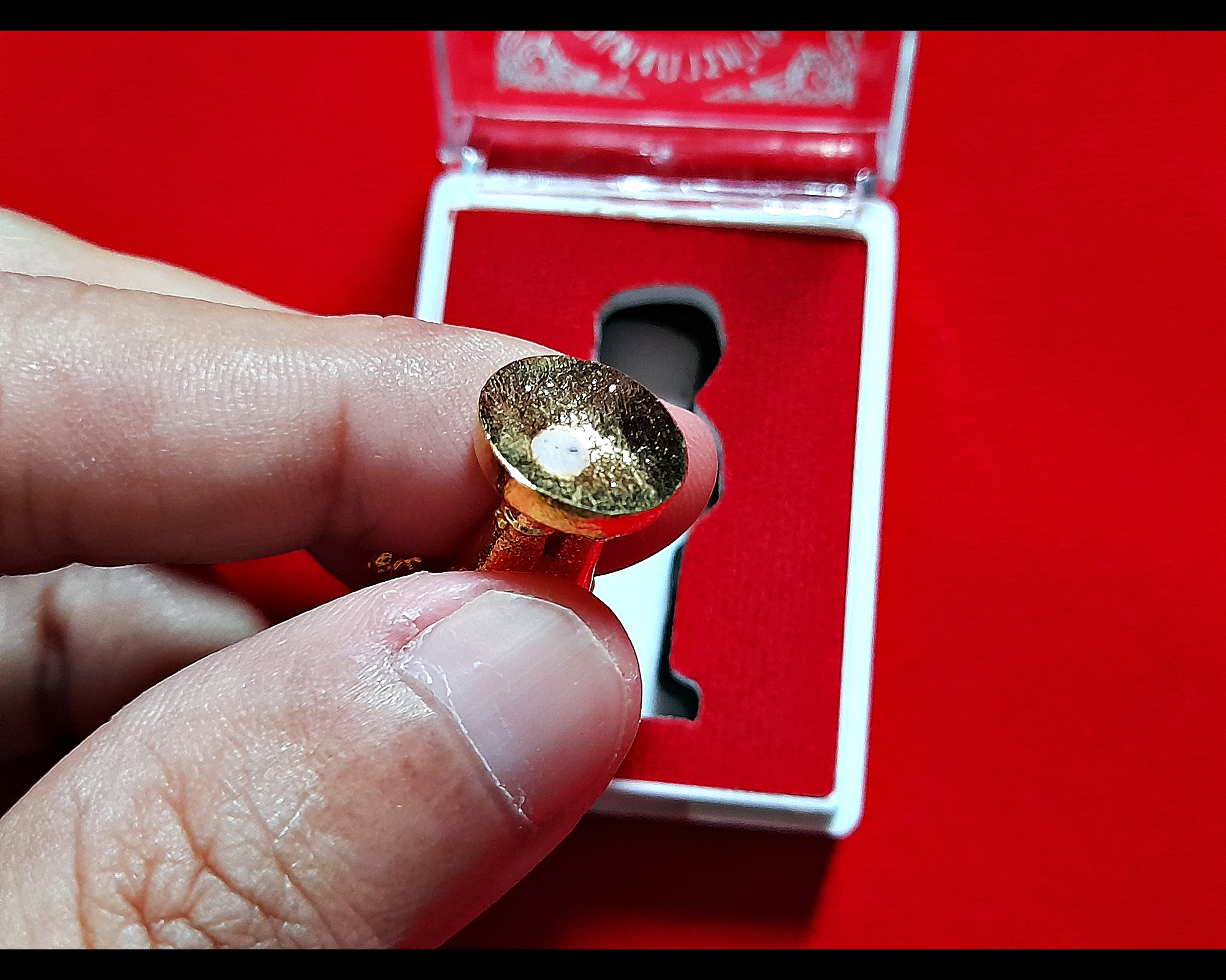 กุมารแห่งความสำเร็จ - กุมารจีน (ใส่ชุดเอี๊ยมจีน ซ้ายถือทอง ขวาถือลูกท้อ ใส่กำไล) เนื้อทองเหลือง(#ชนวน) ชุบทอง ฐานบรรจุมวลสาร ปี2564 #รับประกันแท้