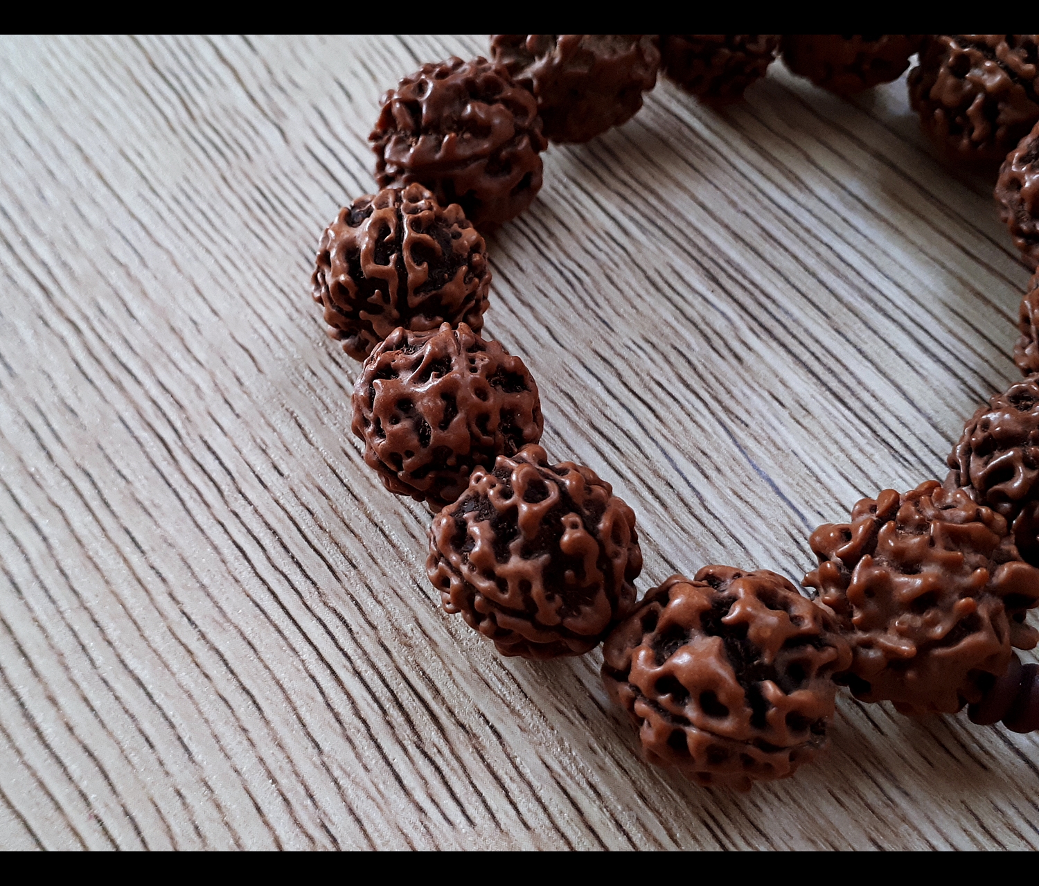 สร้อยข้อมือ ประคํา น้ำตาพระศิวะ เมล็ดรุทรักษะ ของแท้นำเข้าจาก อินเดีย (ขายปลีก ขายส่ง)