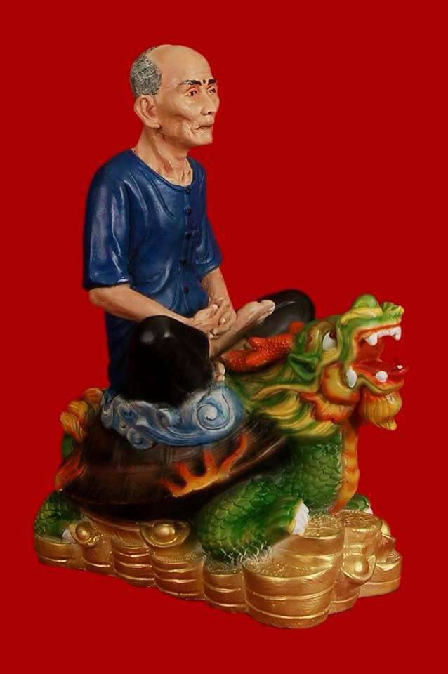 รูปหล่อ อาแปะ เซียนแปะโรงสี วัดศาลเจ้า นั่งเต่ามังกร ปี2561 (เนื้อเรซิ่น ลงเพ้นเขียนสี ขนาดหน้าตัก 5 นิ้ว)