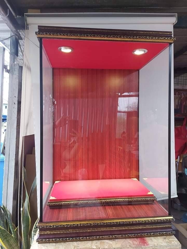 ตู้กระจก ตู้พระ ครอบพระ ตู้ไฟ กันฝุ่น ไฟส่องสว่าง2ดวง (ขนาดพระสำหรับองค์ใหญ่ หน้าตัก12นิ้ว) (งานสั่งทำใช้เวลาในการทำ 10วัน)