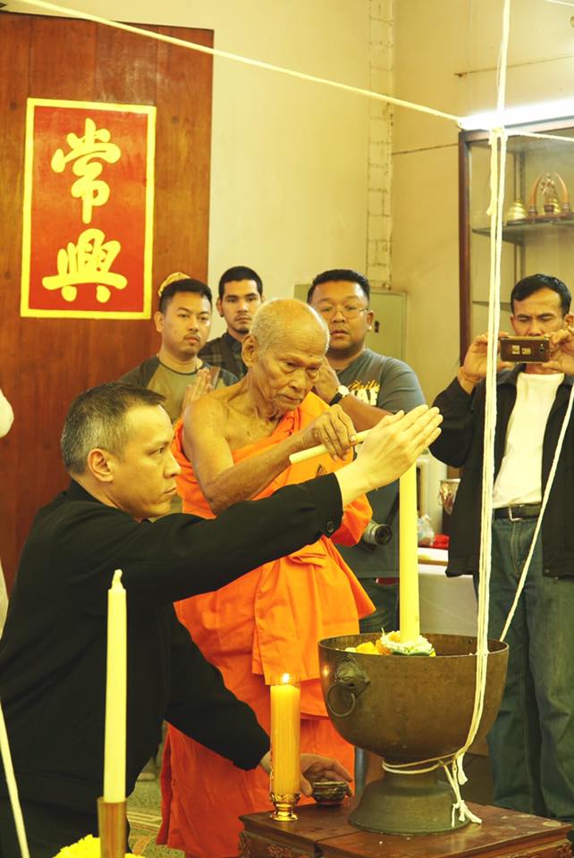 รูปหล่อ เซียนแปะโรงสี วัดศาลเจ้า รุ่นเจ้าสัวฟ้าประทาน ปี2560 เนื้อเรซิ่น ปิดทอง (ขนาดองค์บูชาหน้าตัก 12นิ้ว องค์ขนาดใหญ่)