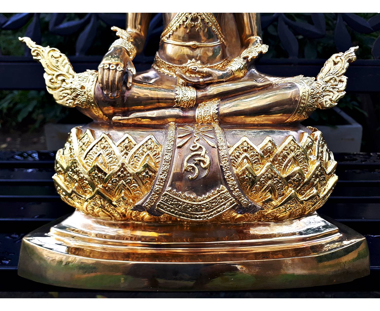 รูปหล่อ พระพุทธรูป ปางพระจักรพรรดิ เนื้อโลหะทองเหลือง ปัดขัดเงา ปิดทองแท้ (หน้าตัก 9นิ้ว สูง16นิ้ว ลึก6นิ้ว)