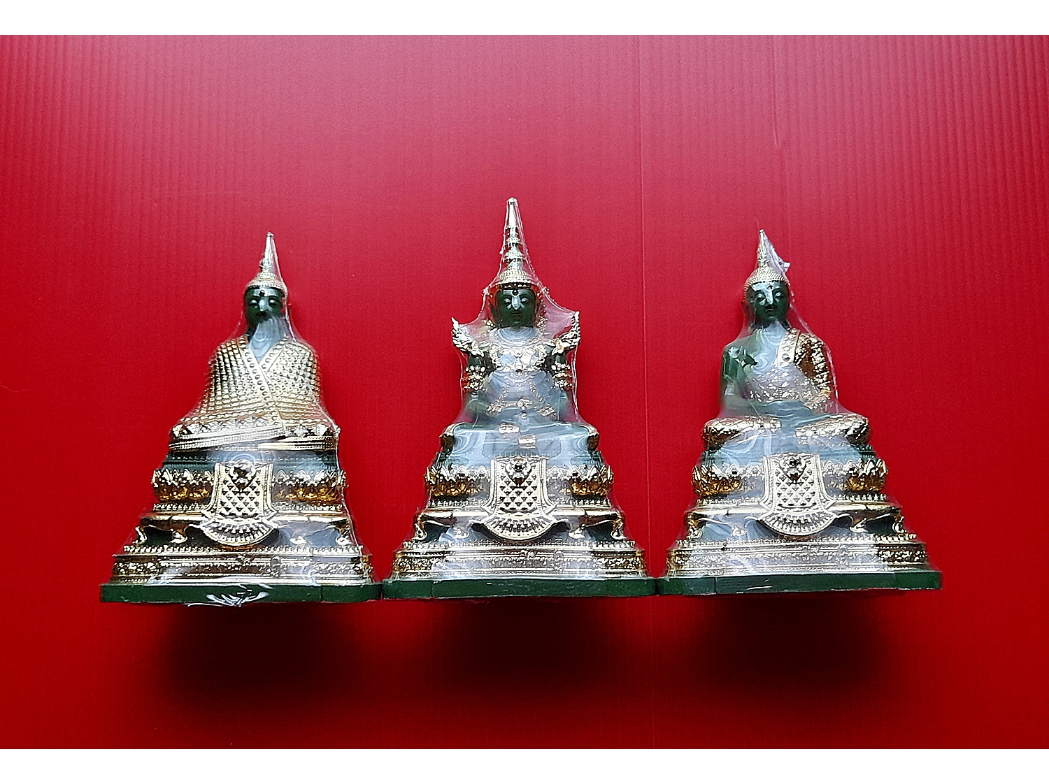 รูปหล่อ พระแก้วมรกต 3ฤดู (หน้าตัก2นิ้ว) เนื้อหยกผสมเรซิ่น ปิดทอง