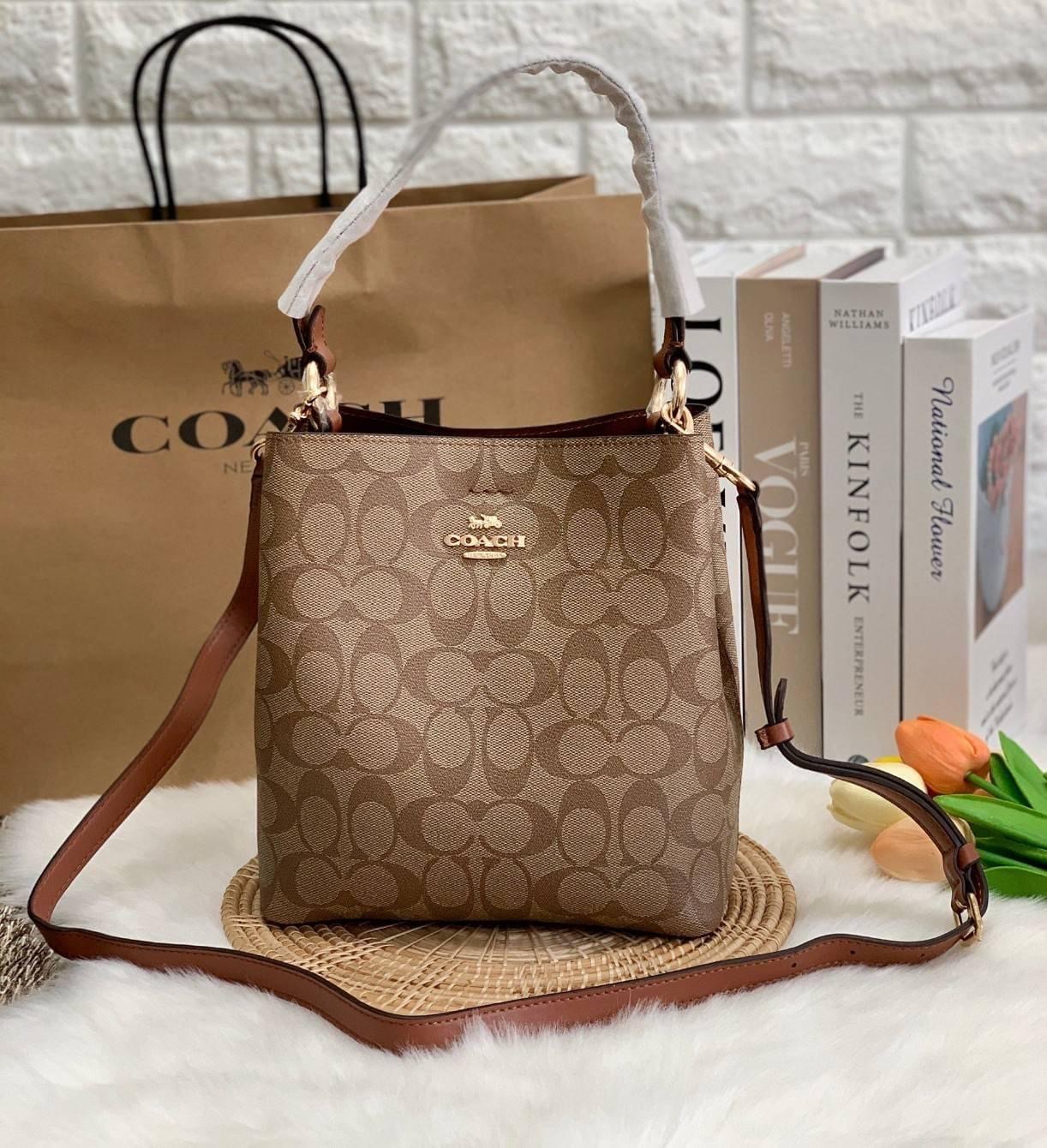 COACH SMALL TOWN BUCKET BAG IN SIGNATURE 2312 (แอดไลน์ก่อนสั่งซื้อ)