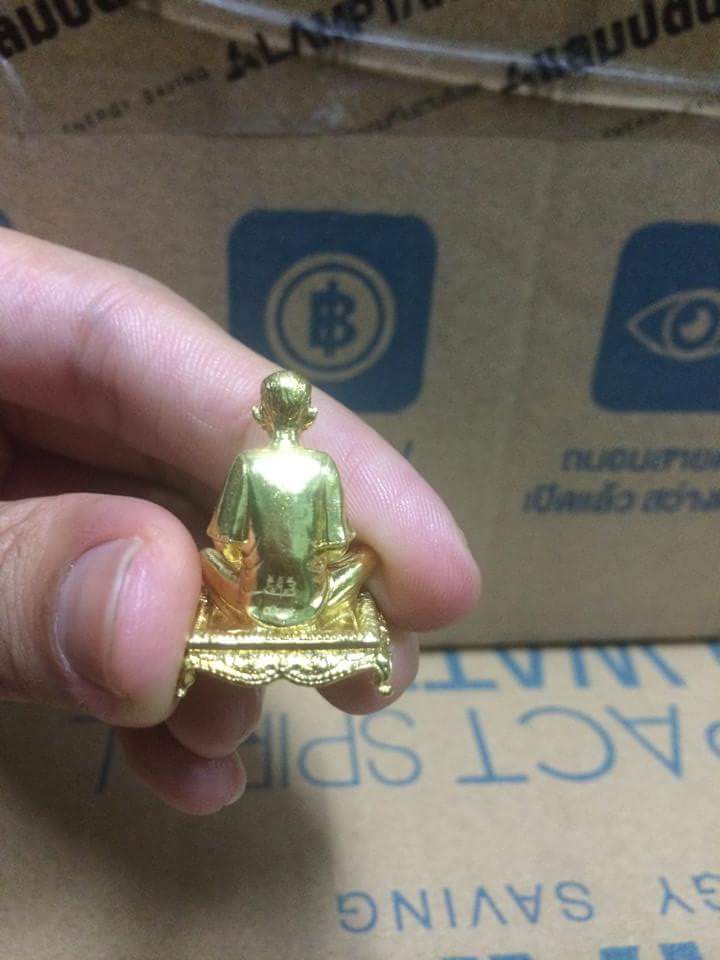 รูปหล่อ อาแปะ เซียนแปะ วัดศาลเจ้า เนื้อกะไหล่ทอง (พร้อมรูป ขนาดห้อยคอ) รุ่นเจ้าสัว ปี2560 - ครูบากฤษณะ ปลุกเสก