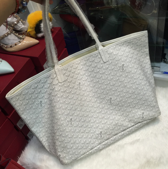 กระเป๋า goya saint louis tote bag มีหลายสี สอบถามได้ค่ะ สต็อคของเปลี่ยนตลอด