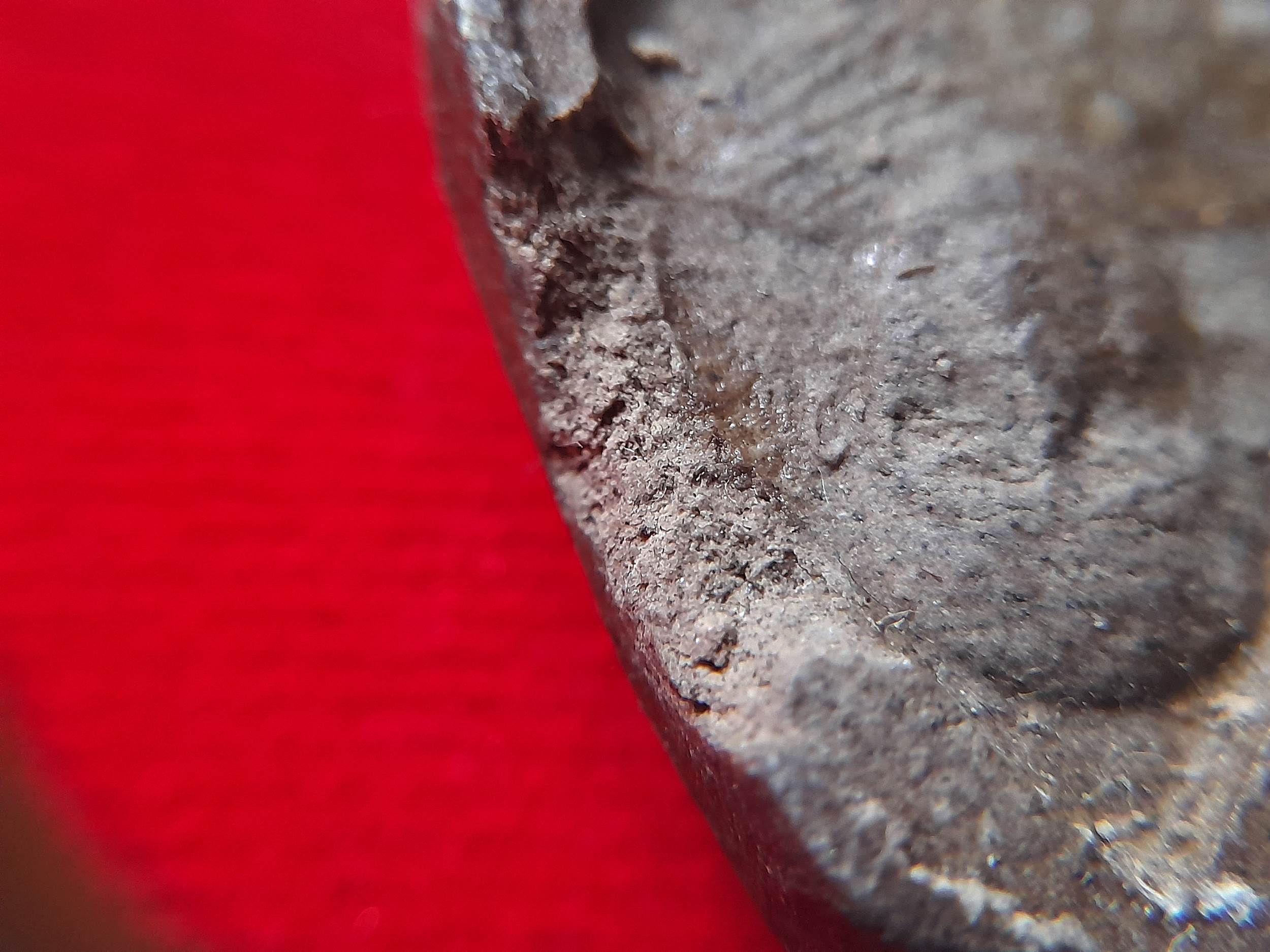 พระปิดตา หลัง ครึ่งองค์หลวงพ่อยงยุทธ เนื้อผง (แก่มวลสาร หลวงพ่อแก้ว วัดเครือวัลย์) #รับประกันแท้และทัน - หลวงพ่อยงยุทธ วัดเขาไม้แดง จ.ชลบุรี