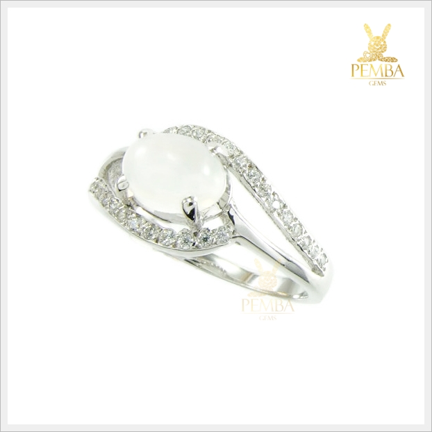 แหวนมูนสโตนแท้ สีขาวนวล ชวนเสน่ห์หา