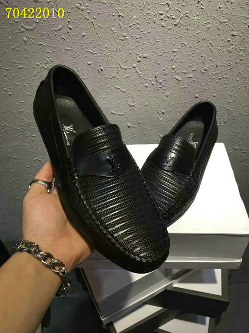 รองเท้า lv men แบบอีกเยอะกดดูด้านในค่ะ size 38-44 ,45 มีบางแบบ