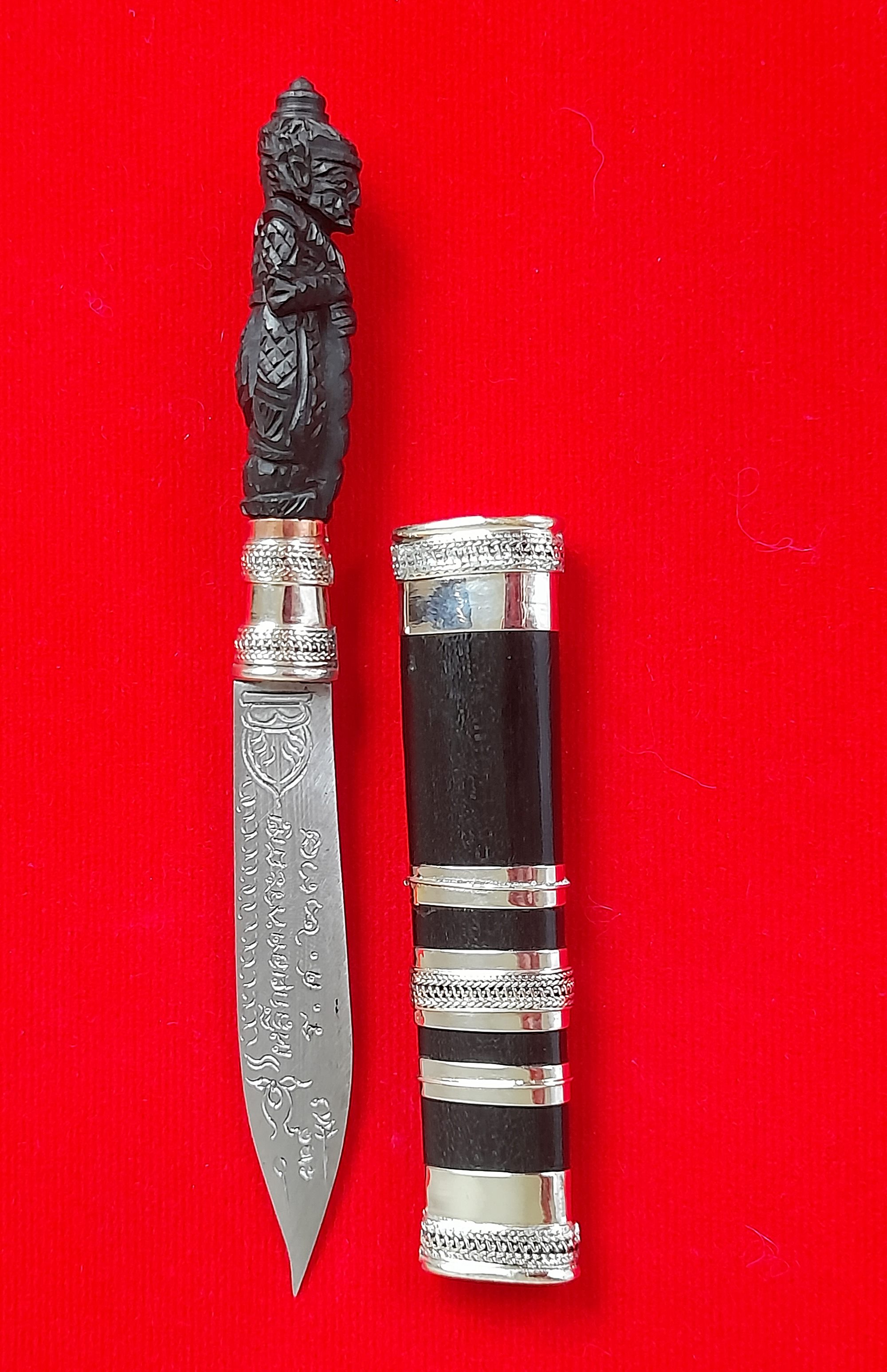 มีดหมอ (ตีจากเหล็กยอดพระธาตุ) ด้ามหัวท้าวเวสสุวรรณ เข้าพิธีปลุกเสก 3ปี