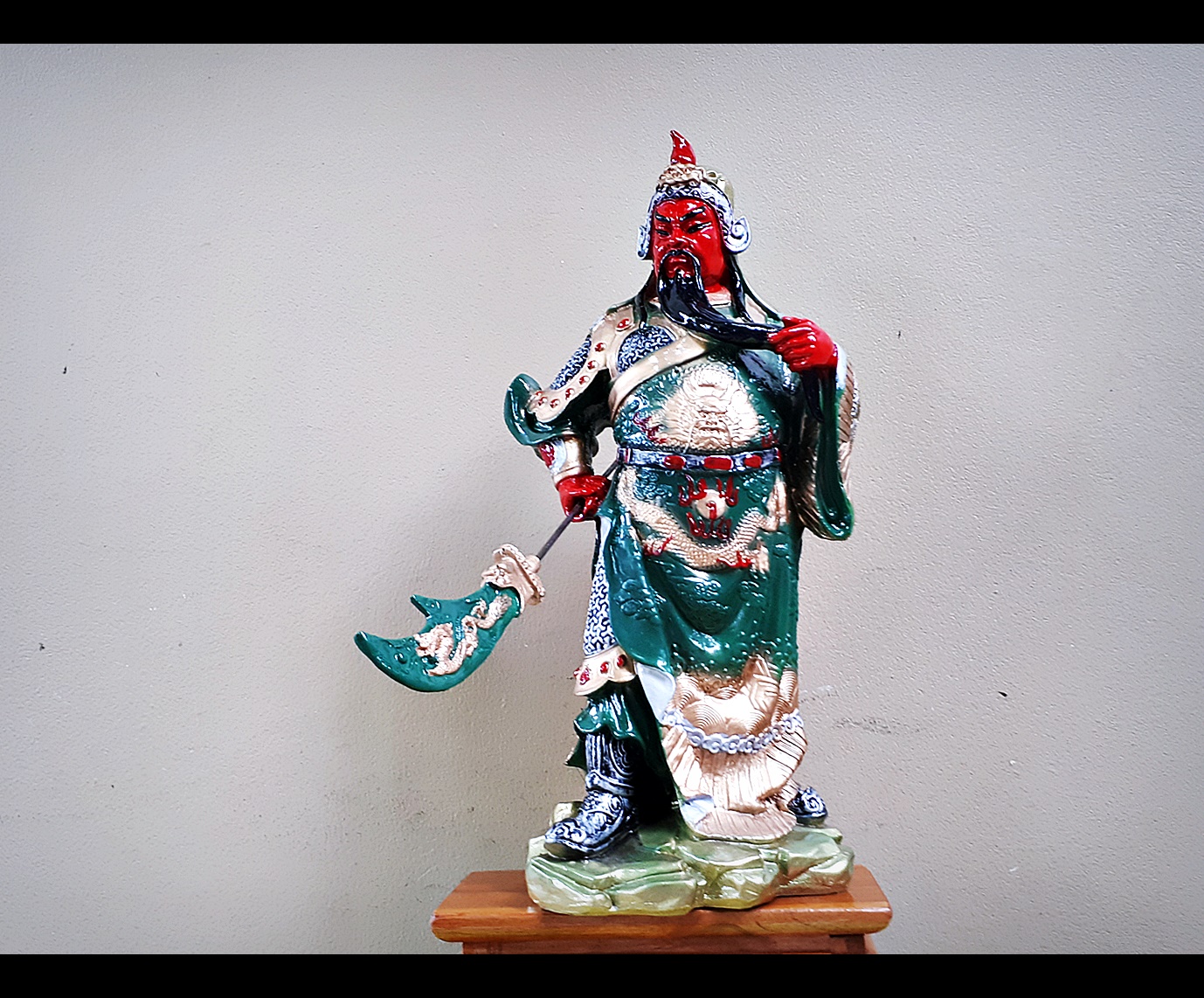 รูปหล่อ เซียน กวนอู ปางทรงยืน ถือง้าว เนื้อเรซิ่นลงสี (ขายปลีก ขายส่ง)