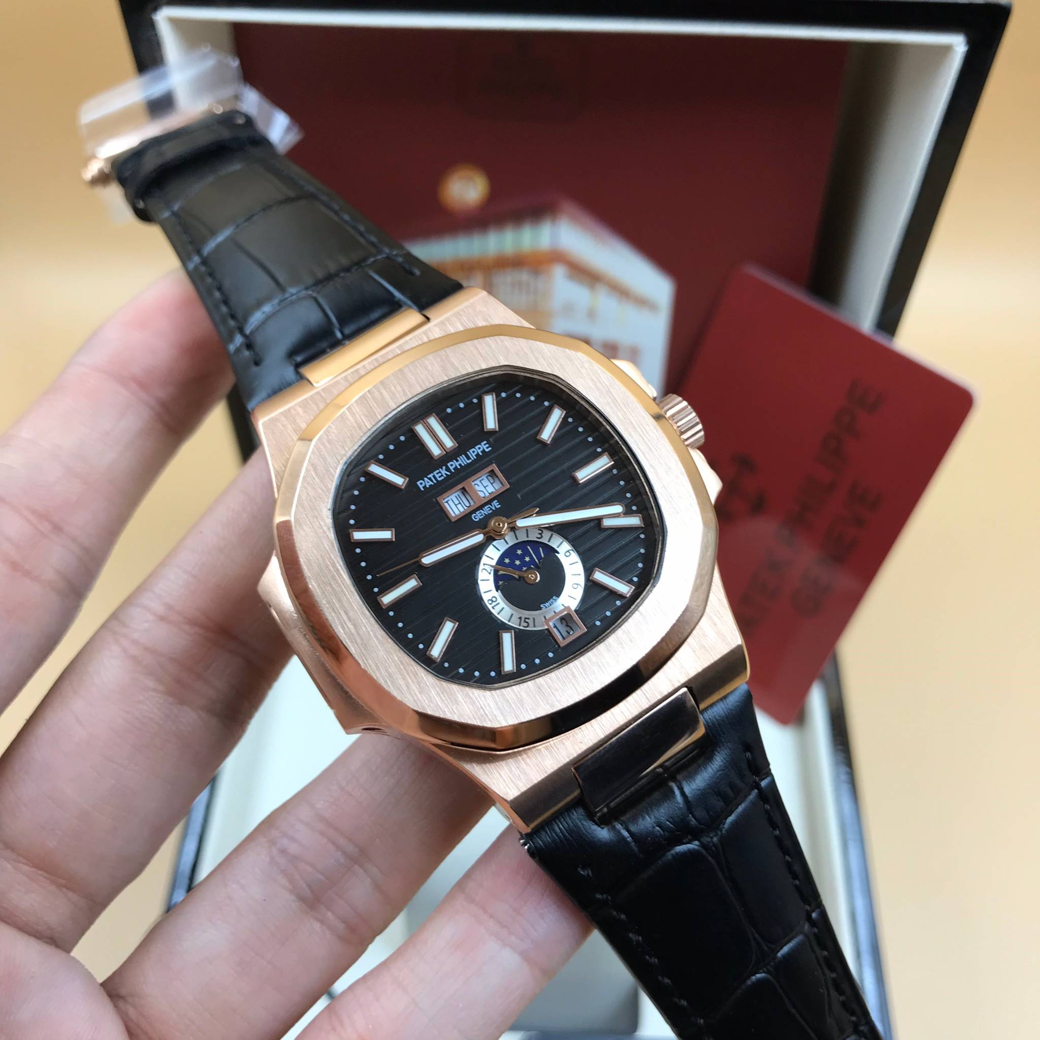 นาฬิกา Patek Philippe รุ่น Men"s Nautilus Annual Calendar งาน Mirror Swiss หน้าน้ำดำ