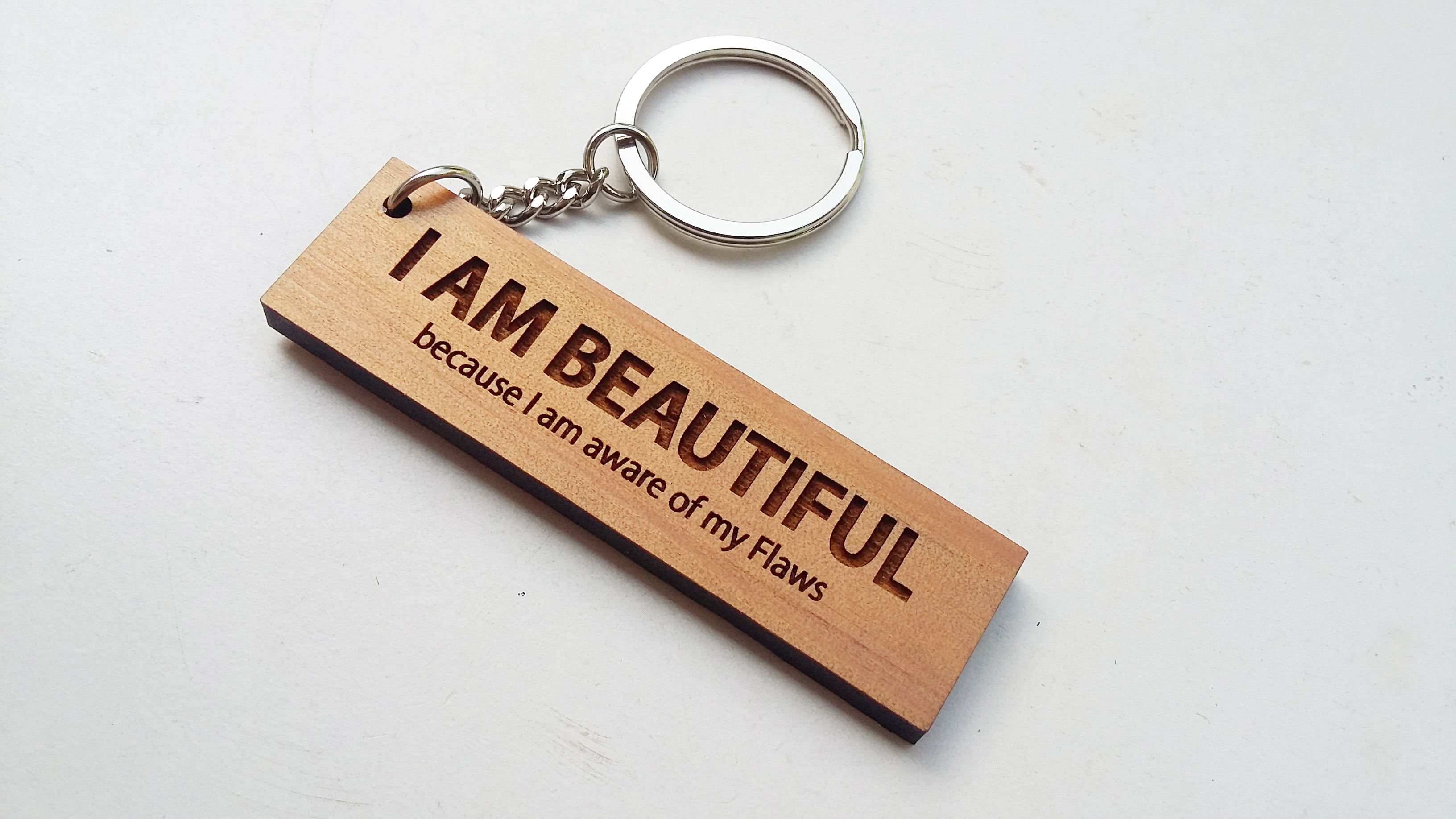 พวงกุญแจไม้ พวงกุญแจไม้ใส่ข้อความ - I AM BEAUTIFUL because I am aware of my flaws