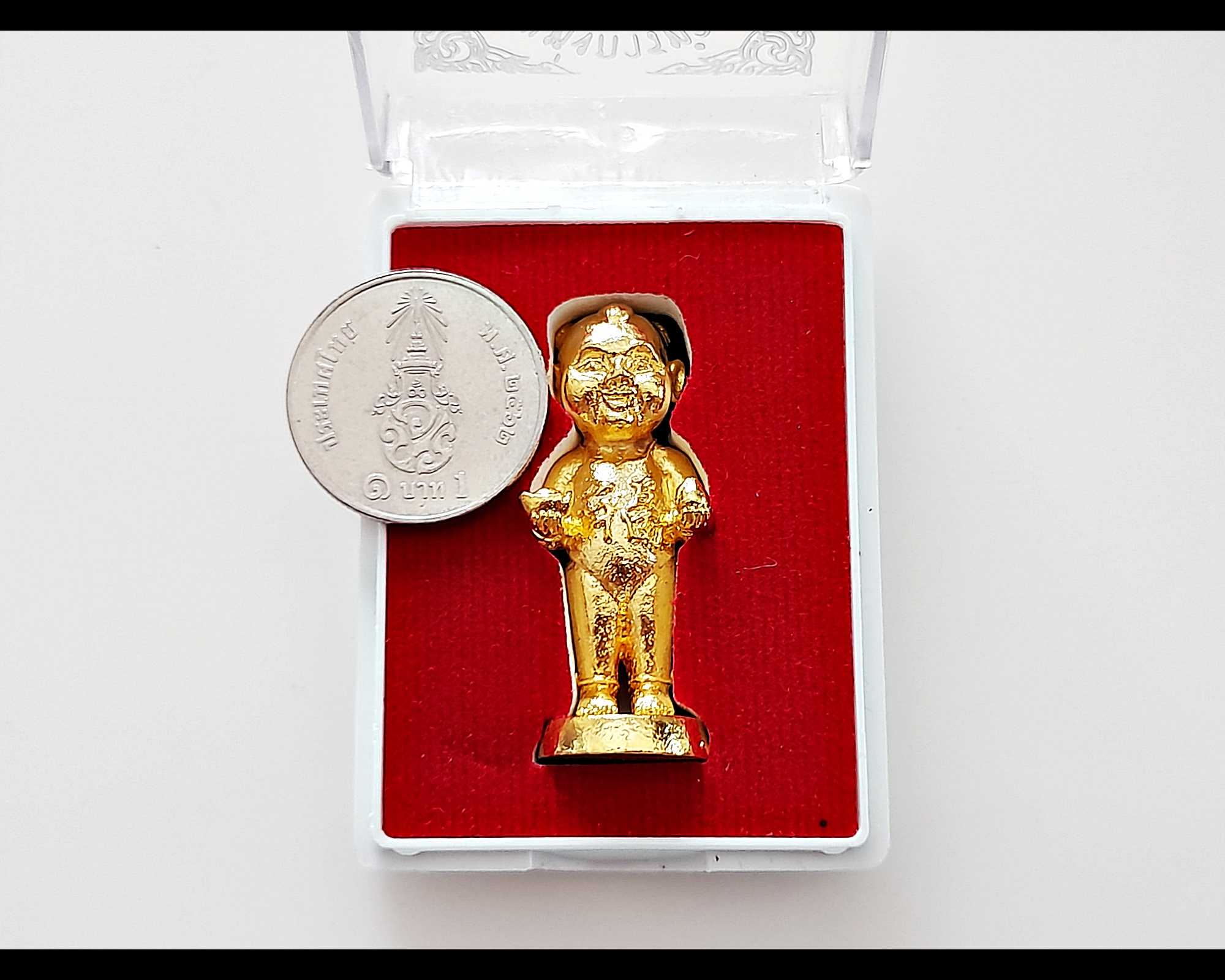 กุมารแห่งความสำเร็จ - กุมารจีน (ใส่ชุดเอี๊ยมจีน ซ้ายถือทอง ขวาถือลูกท้อ ใส่กำไล) เนื้อทองเหลือง(#ชนวน) ชุบทอง ฐานบรรจุมวลสาร ปี2564 #รับประกันแท้
