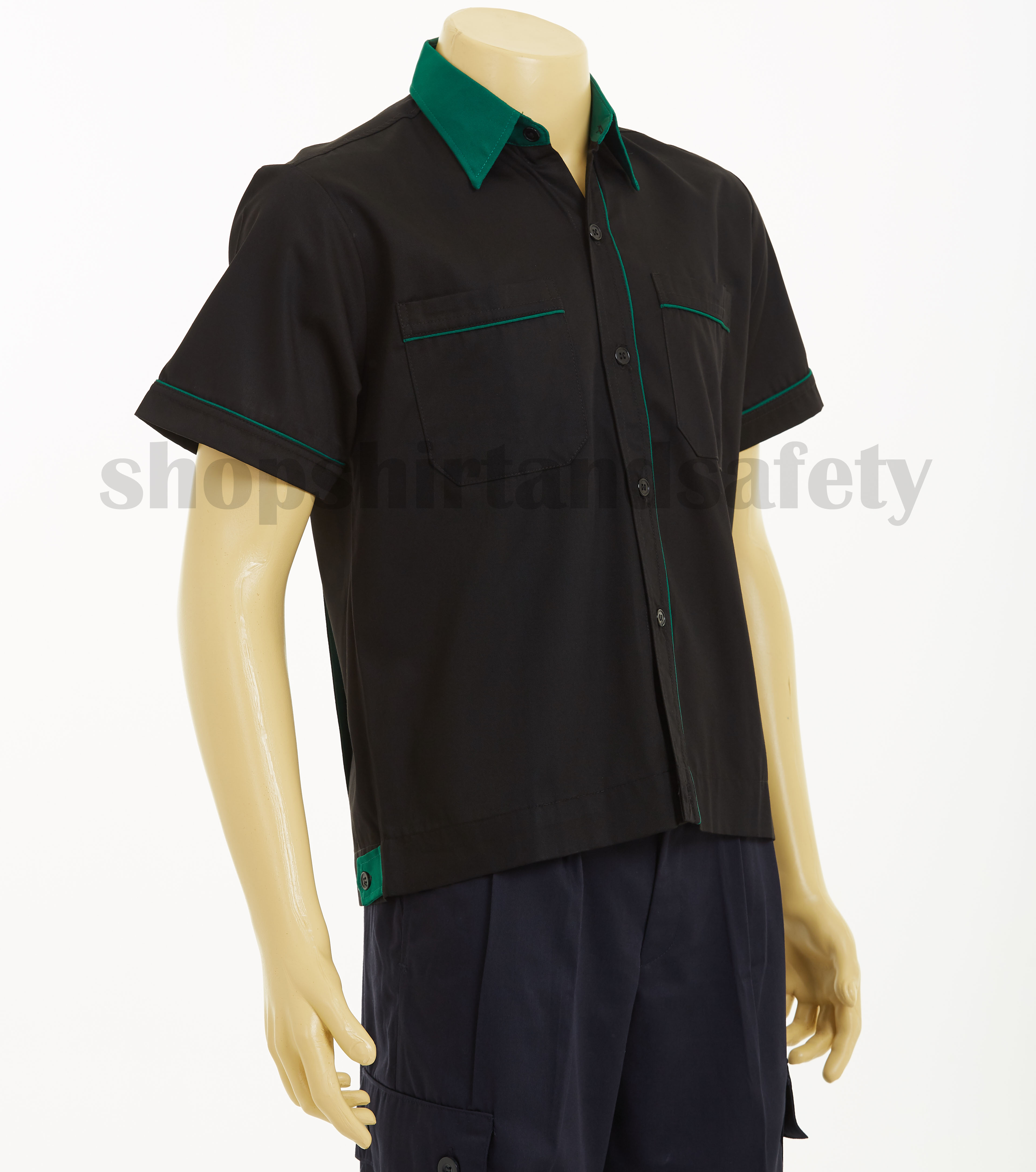 เสื้อช็อปแขนสั้นแบบดำกุ้นเขียวเข้ม