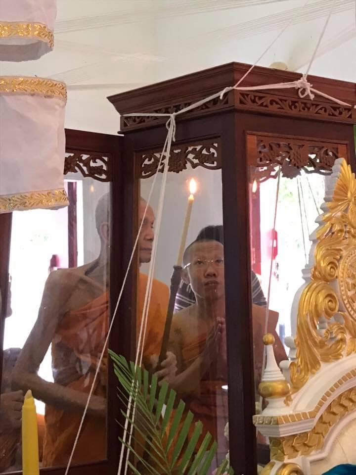 พระนางพญา(มนต์พระกาฬ) หลังพระสีวลี ปัดผงเงิน เนื้อผง ปี2562