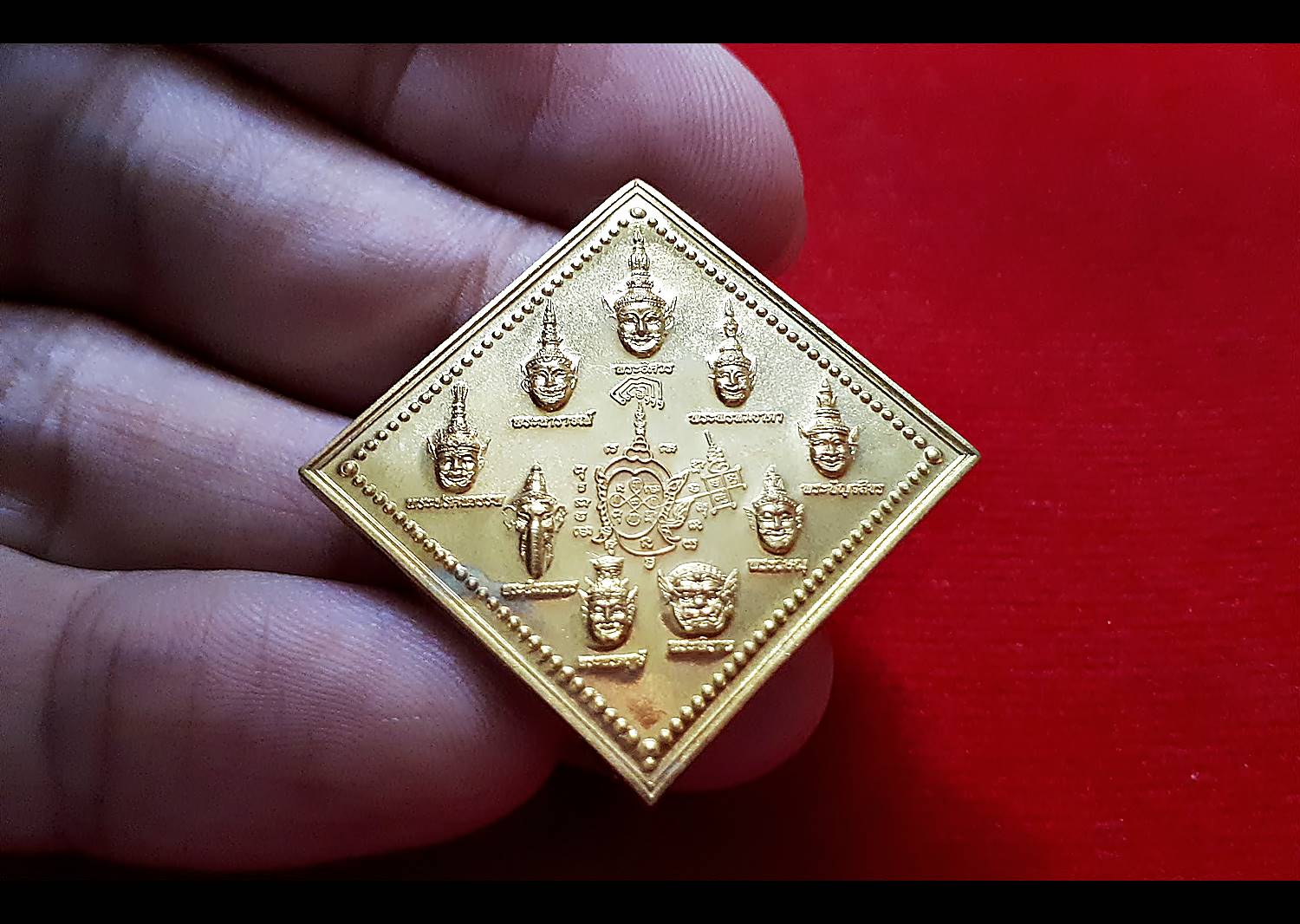 เหรียญเทวบดีบรมครู 9เศียร (รวมมหาเทพ9พระองค์) ทรงข้าวหลามตัด หลังยันต์พระมหาจักรพรรดิ เนื้อทองทิพย์ ปี2554 #รับประกันแท้ - หลวงพ่ออิฐ วัดจุฬามณี