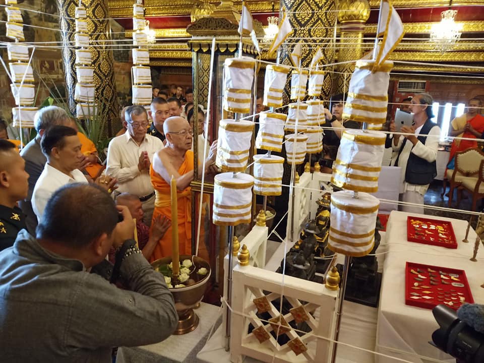 พระกริ่ง จักรพรรดิ์ มนต์พระกาฬ เนื้อนวะโลหะชั้นครู ปี2562 (ใต้ฐานบรรจุเส้นเกศา หลวงพ่อกวย วัดโฆสิตาราม ,หลวงพ่อเย็น วัดสระเปรียญ หลวงพ่อปรง วัดธรรมเจดีย์) - หลวงพ่อเล็ก วัดท่าขนุน (อฐิษฐานจิตปลุกเสก ณ วัดพระพุทธชินราช ปี2562))