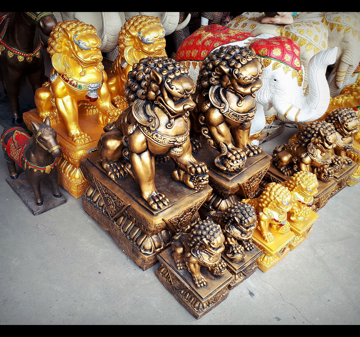 รูปปั้น รูปหล่อ สิงโตจีน ลงสี ปูนซีเมนต์ งานระเอียดงานดี งานฝีมือ