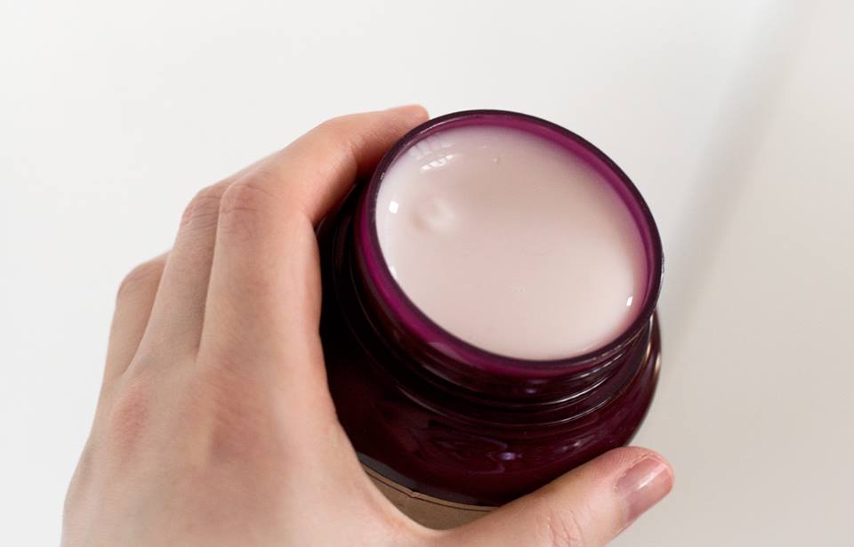 Innisfree Wine Jelly Sleeping Pack 80mL มาส์กที่มีส่วนผสมของไวน์แดงเข้มข้น ช่วยในเรื่องลดเลือนริ้วรอย ฟื้นฟูเซลล์ผิวใหม่ให้ผิวดูเปล่งปลั่งสดใส