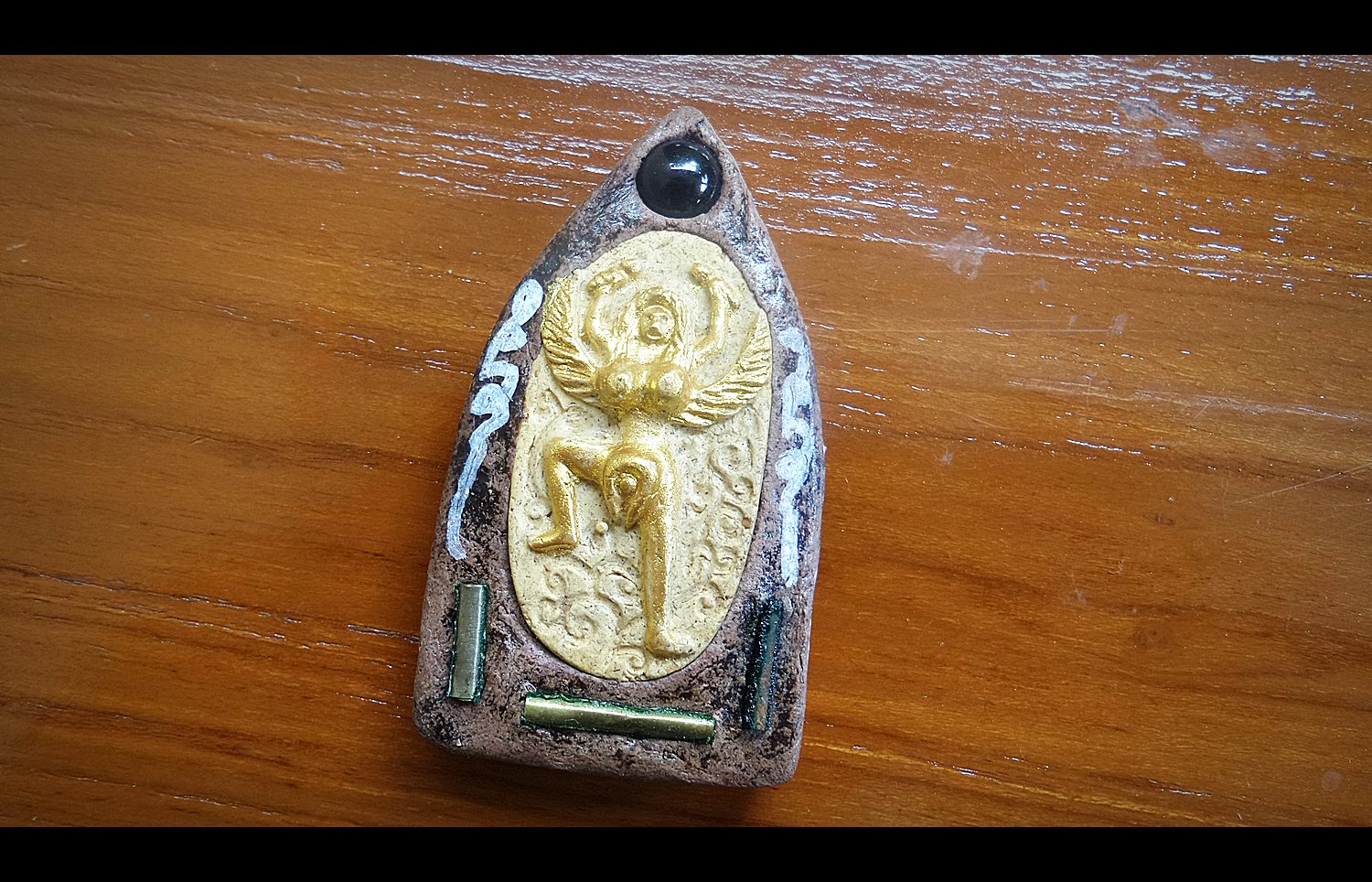 อิ้นขี่เพชรพญาธร และ ขุนแผนพรายสิเน่หา ด้านหลังฝังนางกินรี หลวงปู่ครูบาคำเป็ง