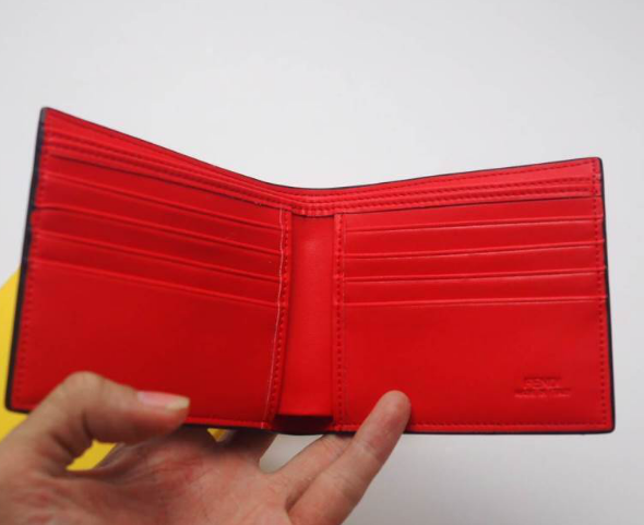 กระเป๋าสตางค์ fd bug bifold wallet ข้างในสีแดง