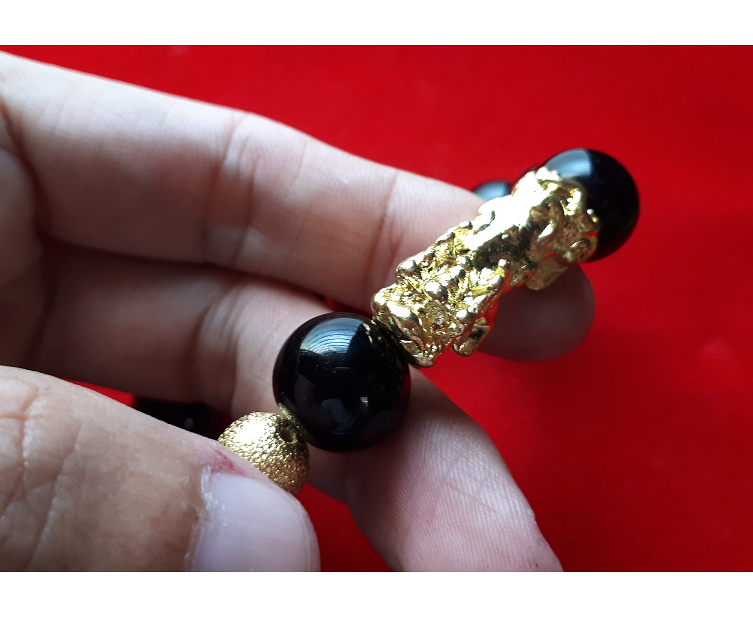 สร้อยข้อมือ ปี่เซียะ (ผีซิว) (Pi Xiu) หัวโลหะชุบทอง หินดำ 14มิล (ขายปลีก ขายส่ง)