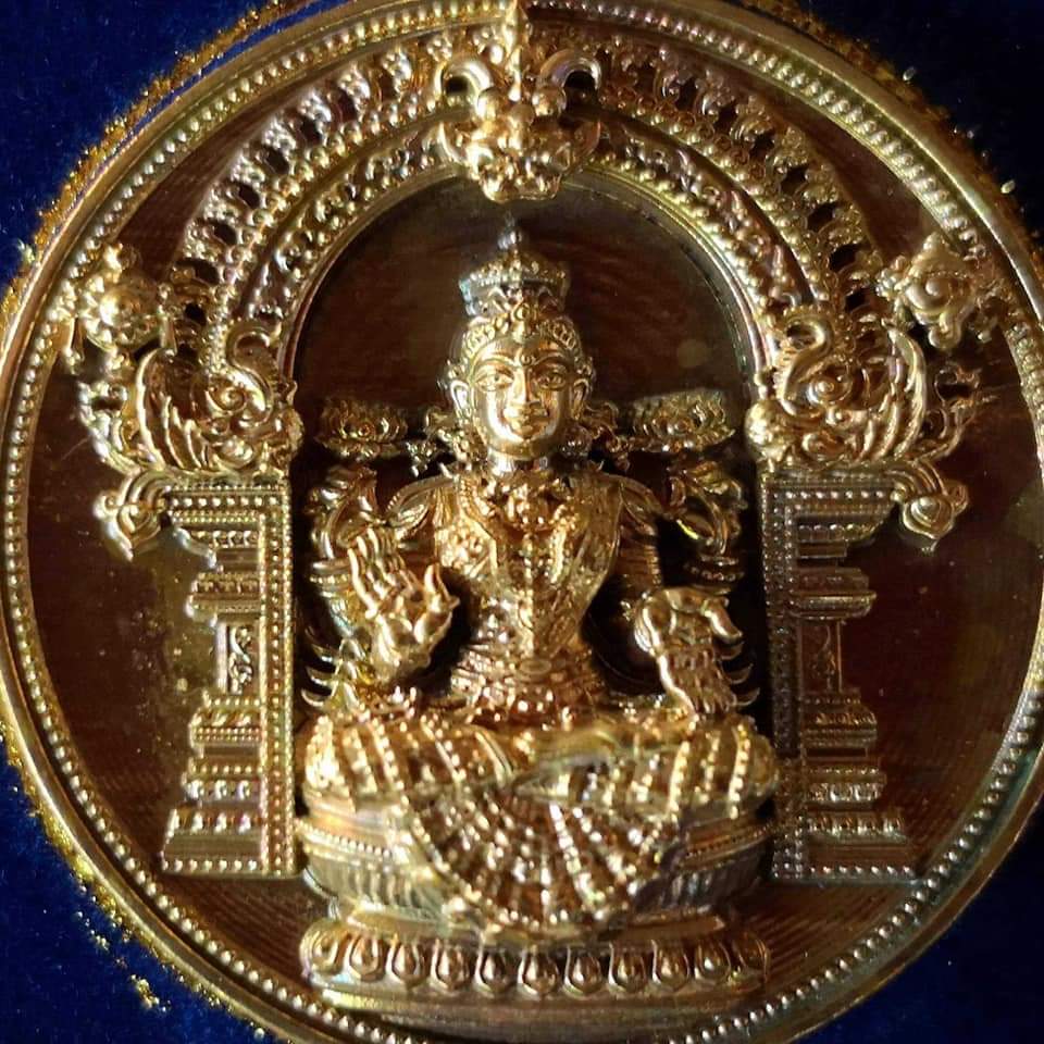 เหรียญ พระแม่ลักษมี 4กร เนื้อชุบทอง(ขนาด3.5ซม) วัดแขก ปี2562 (เข้าพิธีปลุกเสกแล้ว สายแขก)