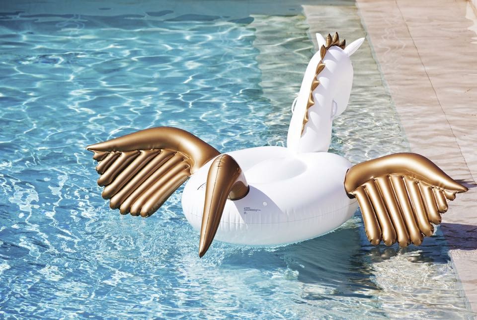 พูลโฟลทเพกาซัส Pool Float Pegasus (White & Gold)