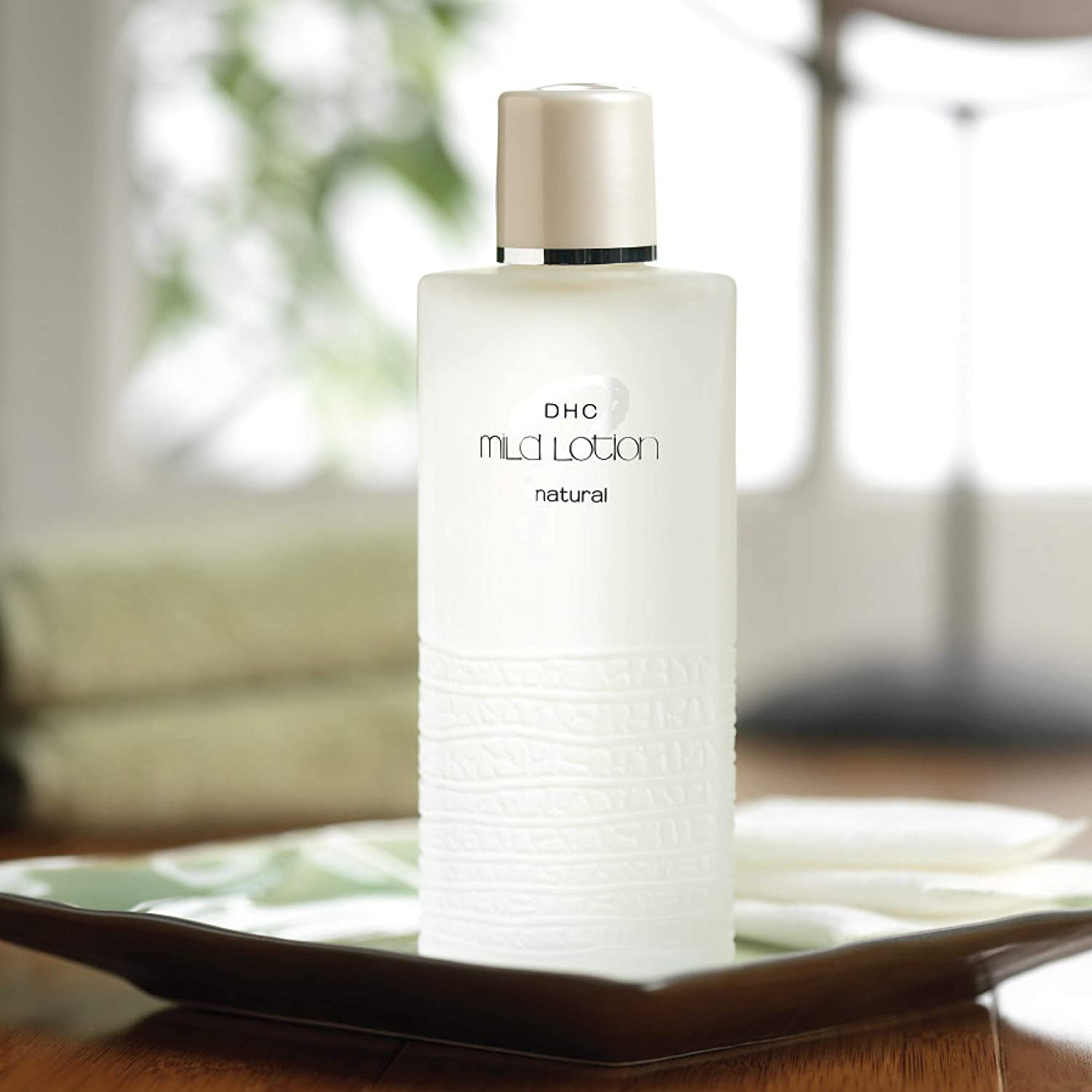 (Jumbo Size) DHC Mild Lotion Natural 180mL โลชั่นบำรุงผิวหน้าสูตรยอดนิยม เติมความชุ่มชื่นให้ผิวเนียนนุ่มสุขภาพดี ด้วยส่วนผสมของพืชพรรณธรรมชาติ 8 ชนิด อ่อนโยนแม้ผิวบอบบางแพ้ง่าย