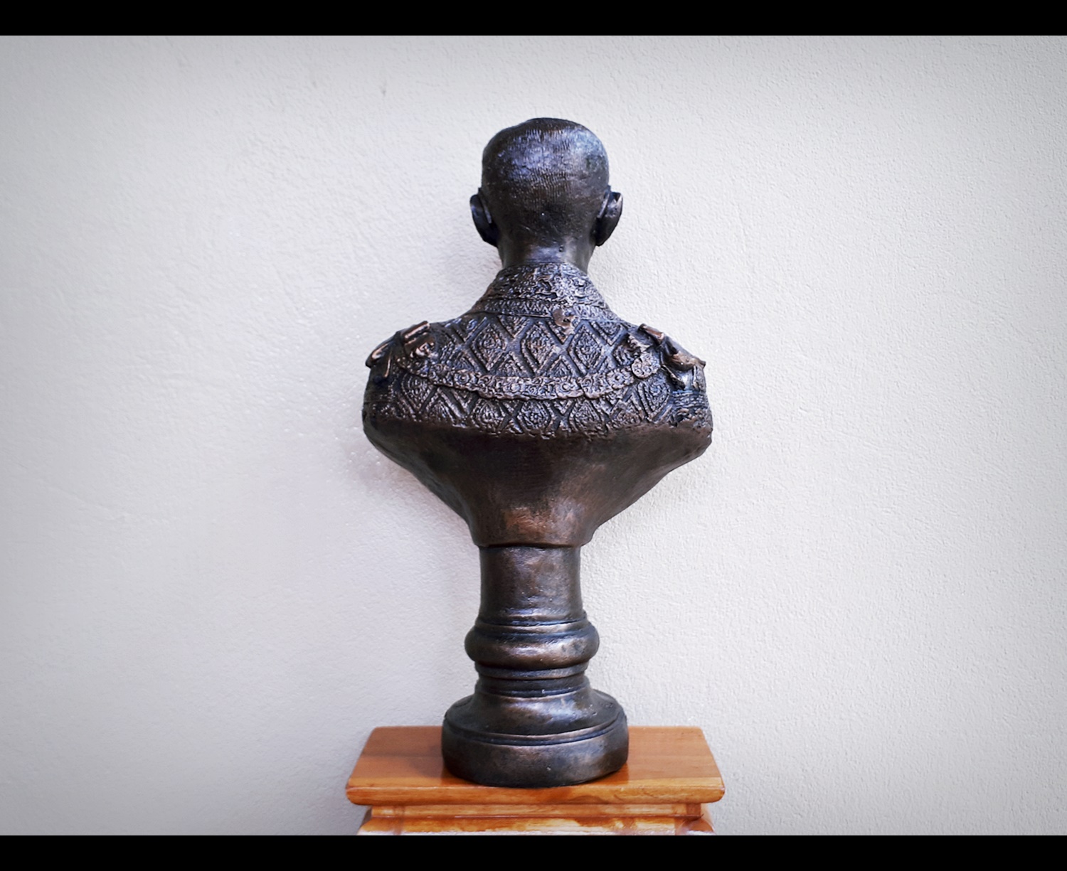 รูปหล่อ ร.9 ในหลวง ราชกาลที่ 9 พระบาทสมเด็จพระปรมินทรมหาภูมิพลอดุลยเดช ครึ่งองค์