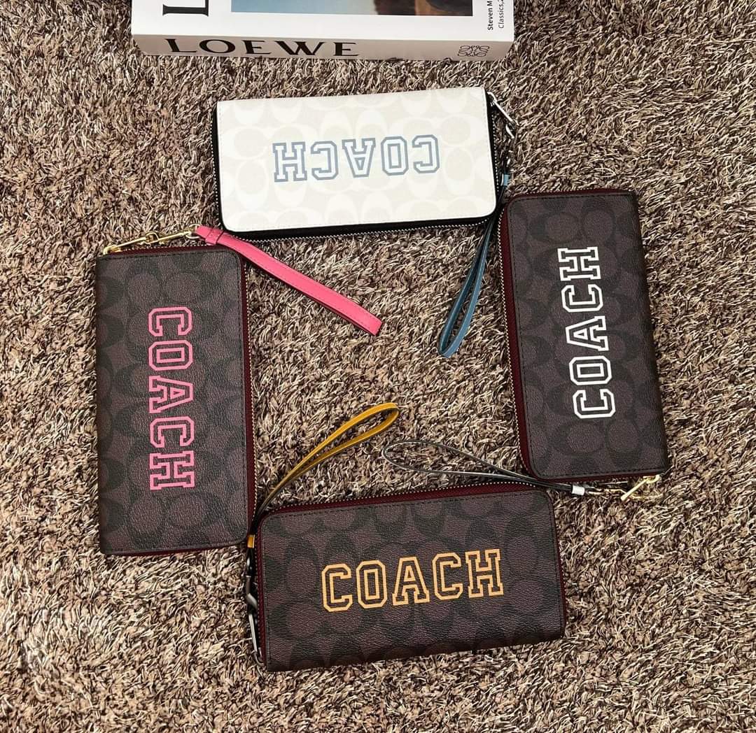 COACH LONG ZIP AROUND WALLET (แอดไลน์ก่อนสั่งซื้อ)