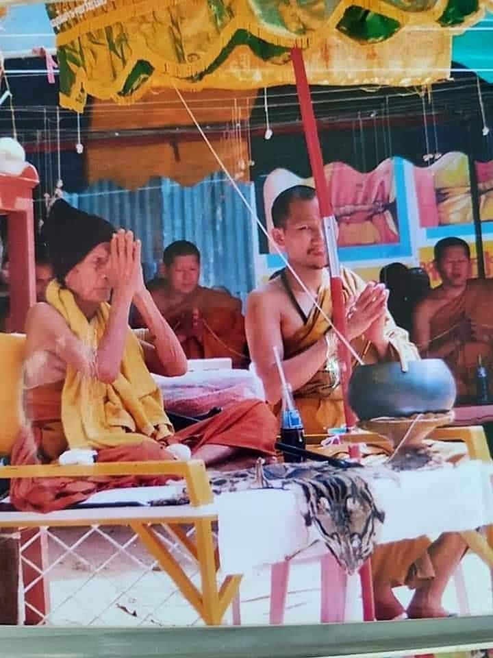 แหวน นิ้วเพชรพระอิศวร ชี้ให้รวย เนื้อนวะโลหะเต็มสูตร (ส่วนผสมของทองคำ) ปี2562 (สร้างเพียง599วง) #รับประกันแท้ - หลวงปู่อุดมทรัพย์(พระอาจารย์จ่อย) วัดเวฬุวัน จ.ศรีสระเกษ จัดสร้างและดำเนินการปลุกเสก