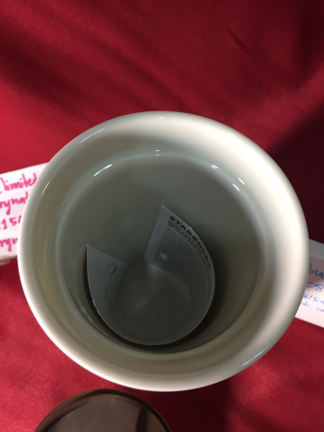 ใบนี้ห้ามพลาด งานแรร์เลยค่ะ เป็นโลโก้แรกของสตาร์บัคส์ที่ปรากฏแก่สายตาชาวโลก ใบในตำนานค่ะStarbucks Ceramic Travel Mug 2012 The First Store Brown Logo & Black Lid 12oz