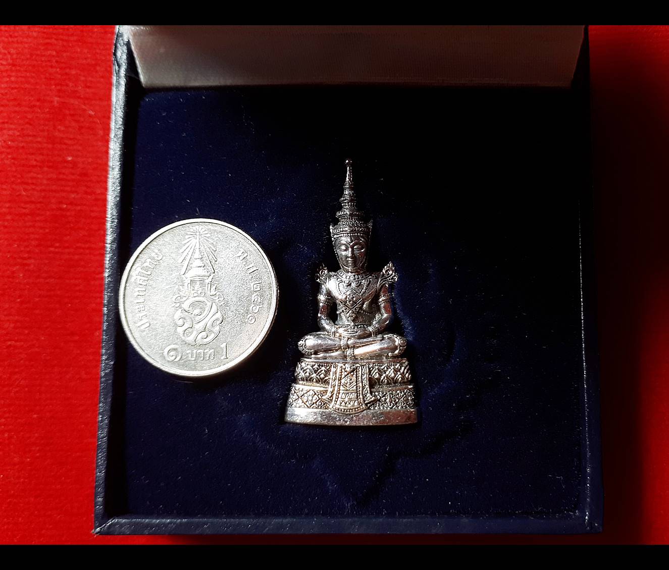 พระแก้วมรกต เนื้อเงินแท้ ปี2539 #รับประกันแท้ (ขนาดลอยองค์ ห้อยคอ น้ำหนัก ประมาณ10กรัม) - พิธีปลุกเสกใหญ่ใน วัดพระศรีรัตนศาสดาราม(วัดพระแก้ว)