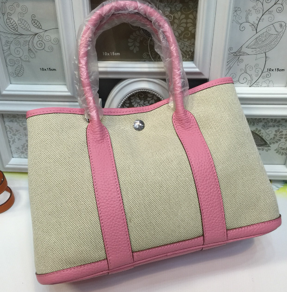 กระเป่า hm garden party leather + canvas 30 cm ตอนนี้มีแต่งานสั่งทำราคาหลักหมื่นสอบถามได้ค่ะ