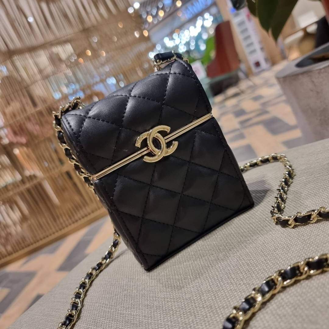 Chanel small box with chain (แอดไลน์ก่อนสั่งซื้อ)
