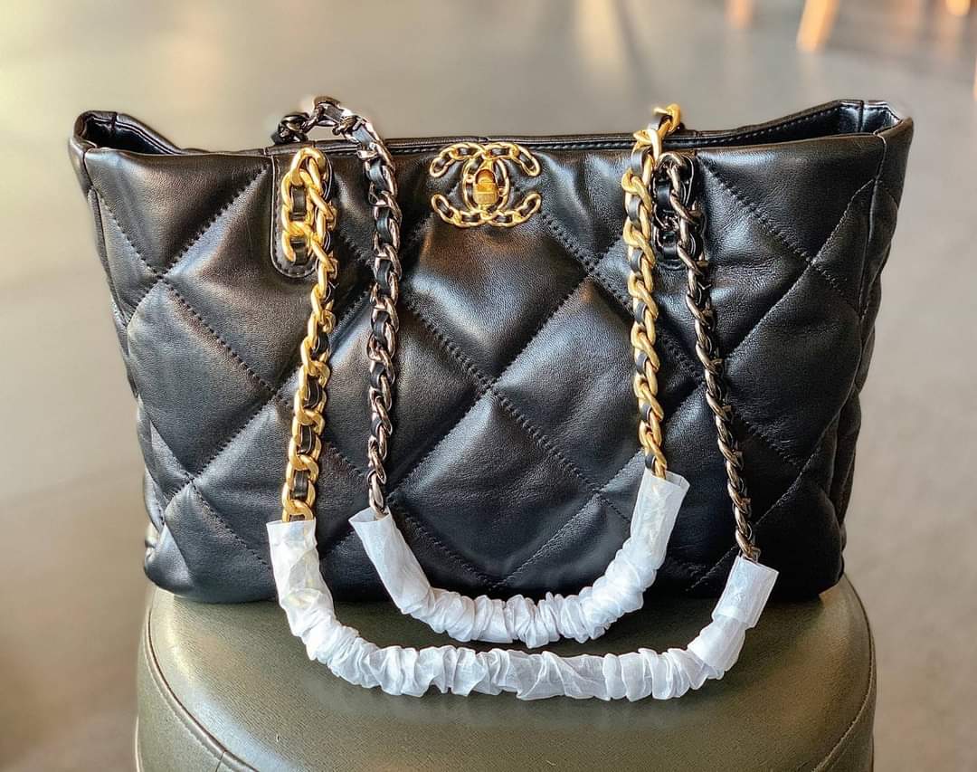 CHANEL SHOPPING BAG ((premium gift ตปท.)) (แอดไลน์ก่อนสั่งซื้อ)