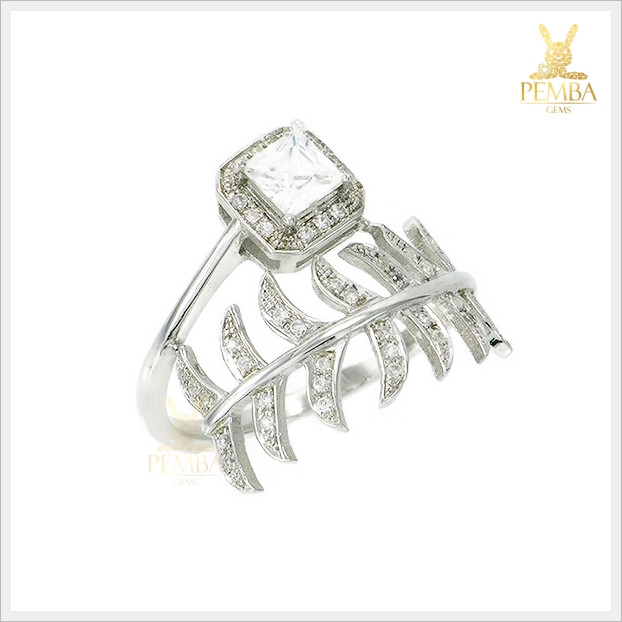 แหวนเพทายขาว ดีไซน์สวยเก๋ เพิ่มเสน่ห์บนนิ้ว เงินแท้925 แหวนพลอยแท้