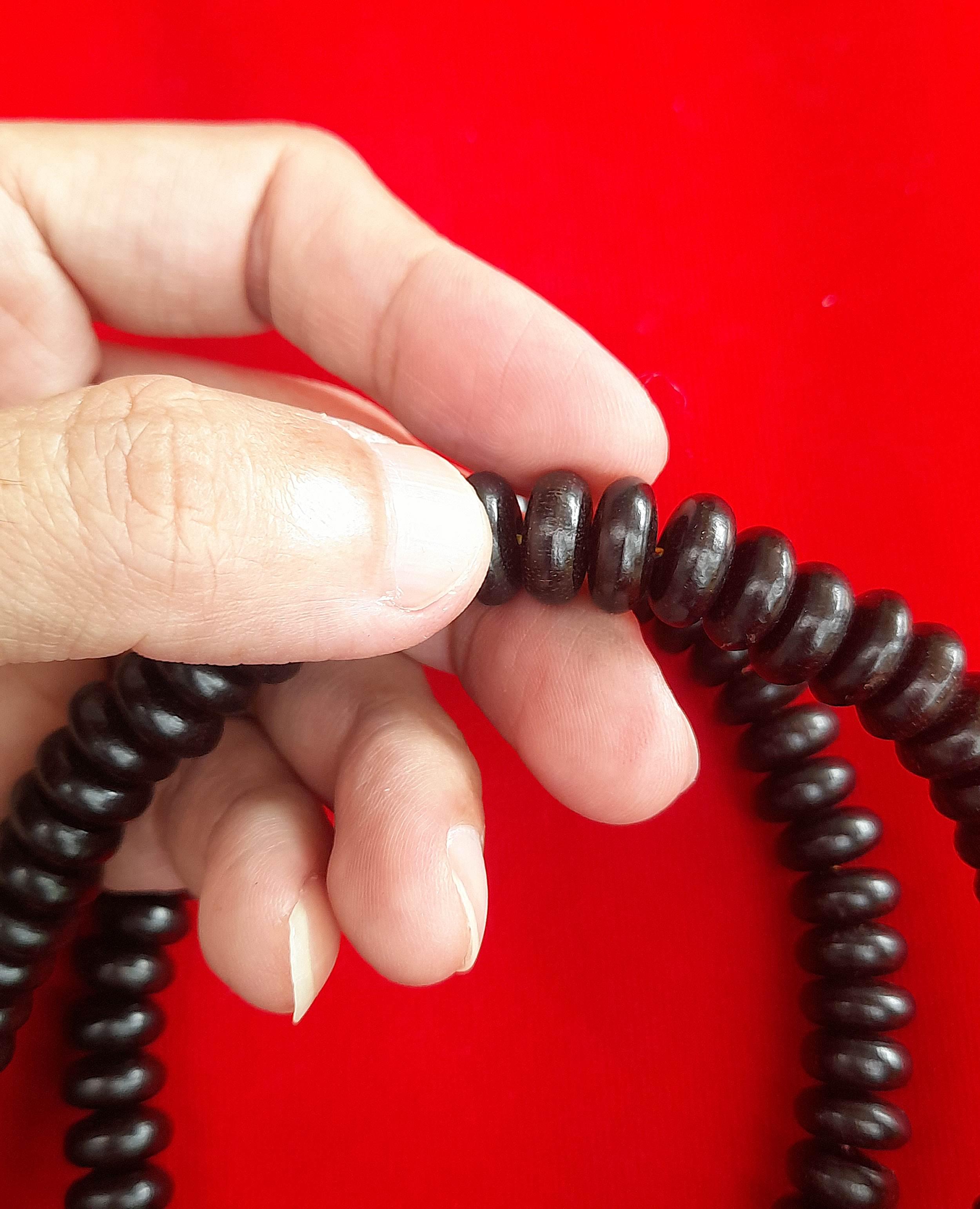 ประคำ 108 เม็ด (เม็ดวงรี) เนื้อแก่นไม้มะขามโปร่งฟ้า ยืนต้นตายพราย (ตายเองโดยแบบธรรมชาติ อายุ ไม่ต่ำกว่า300ปี) #รับประกันแท้ #รับประกันแท้