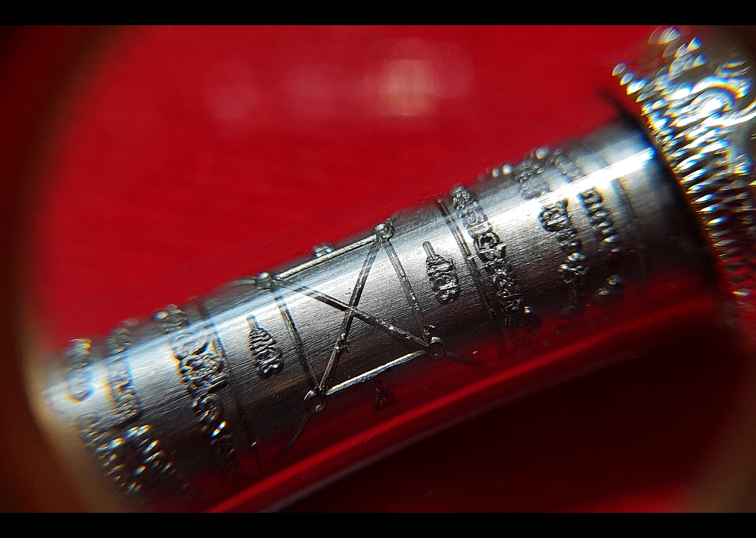 ตะกรุด คาถาเงินล้าน เนื้อตะกั่ว(ตะกั่วรองรับพลังงานได้ดีรองจากทองคำ) (พิธี เสาร์๕) (ยาว3.5ซม) ปี2563 (พร้อมเลี่ยมใส่กรอบ) #รับประกันแท้