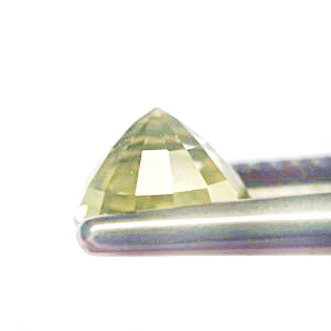 Natural Zircon พลอยเพทาย รูปกลมหนัก 1.80 กะรัต สีเหลืองมะนาว สีสวยค่ะ ความสะอาดมองตาเปล่าไม่มีตำหนิ ส่องด้วยกล้องขยายสะอาด 99% ไฟดีเต็มเม็ด
