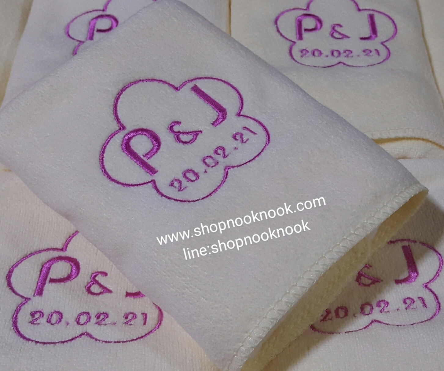 ผ้าเช็ดผมปักอักษรชิ้นละ150บาท "ของรับไหว้แขกญาติผู้ใหญ่งานหมั้นงานแต่งงาน" ปักตามแบบดังภาพ แจ้งแต่อักษรย่อบ่าวสาวให้ทางร้าน